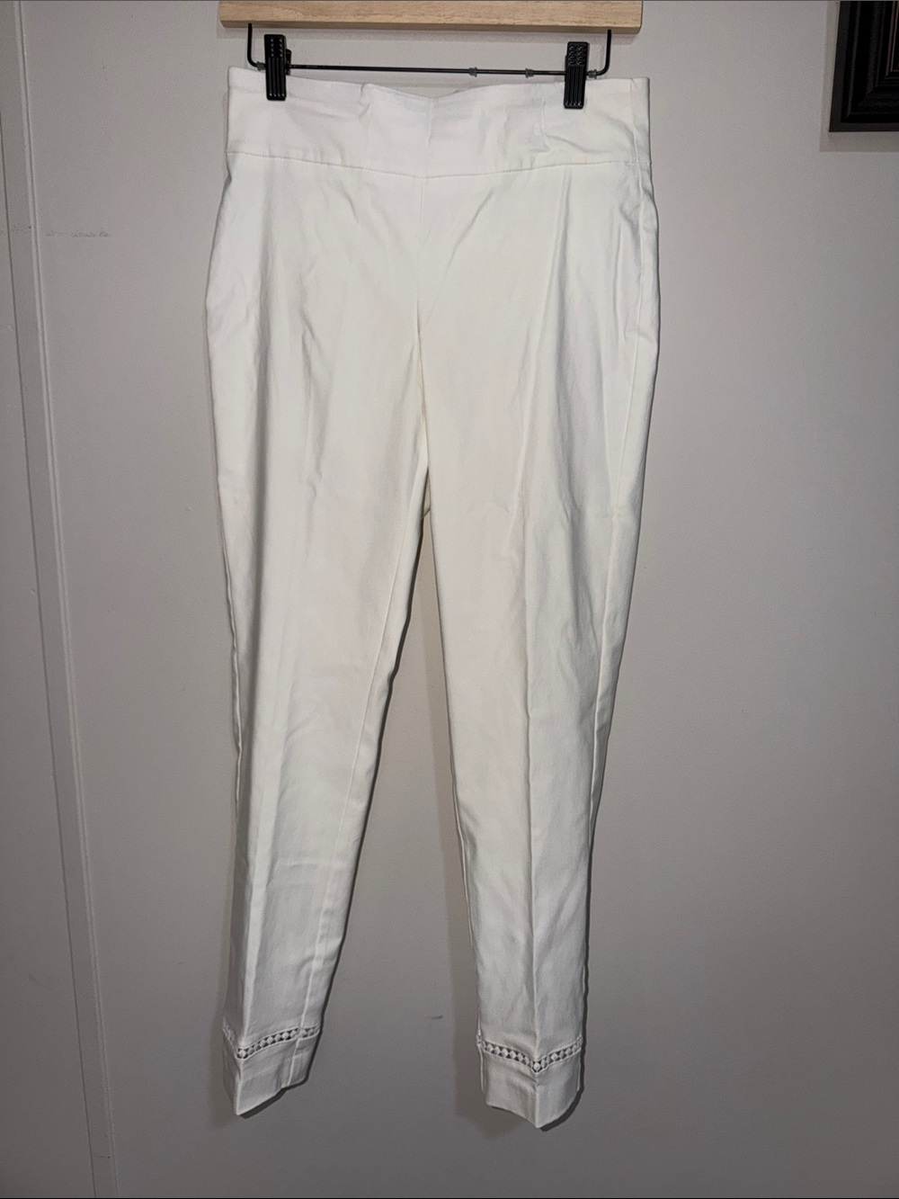 crown & ivy White Ankle Crop Pants